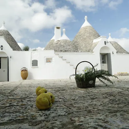 Trulli Le Calle Villa *
